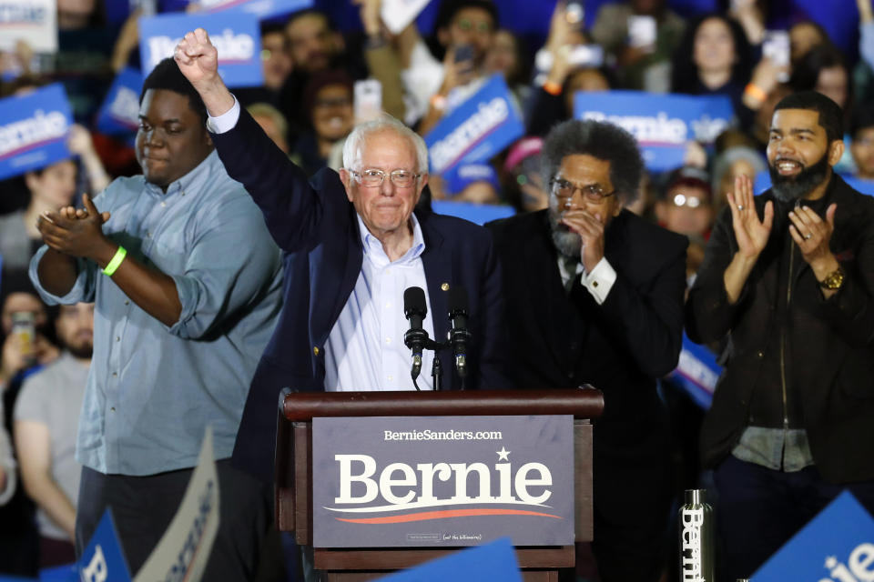 Sen. Bernie Sanders (I-Vt.) waves during a campaign rally in Detroit on March 6. (Photo: ASSOCIATED PRESS)