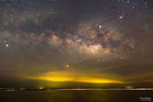   白島生態濕地因無光害干擾，夜幕低垂時分可見天空中滿布星點與銀河。（圖／David Wang授權提供）