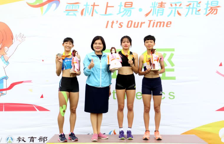 麥寮高中楊睿萱以54.33奪金，打破懸29年的全中運高女400公尺大會紀錄。林嘉欣／攝影。