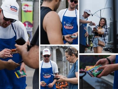 SkyFlakes connecting with customers at the Canadian National Exhibition (CNE) in Toronto (CNW Group/Monde Nissin)