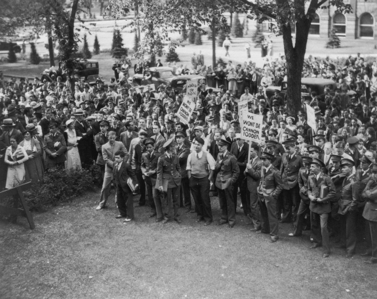 <span class="caption">A large group of American male Reserve Officers Training Corps students gather to protest the U.S. draft in the late 1930s. </span> <span class="attribution"><a class="link " href="https://www.gettyimages.com/detail/news-photo/large-group-of-american-male-rotc-students-gather-to-news-photo/3201252?adppopup=true" rel="nofollow noopener" target="_blank" data-ylk="slk:Anthony Potter Collection/Getty Images;elm:context_link;itc:0;sec:content-canvas">Anthony Potter Collection/Getty Images</a></span>