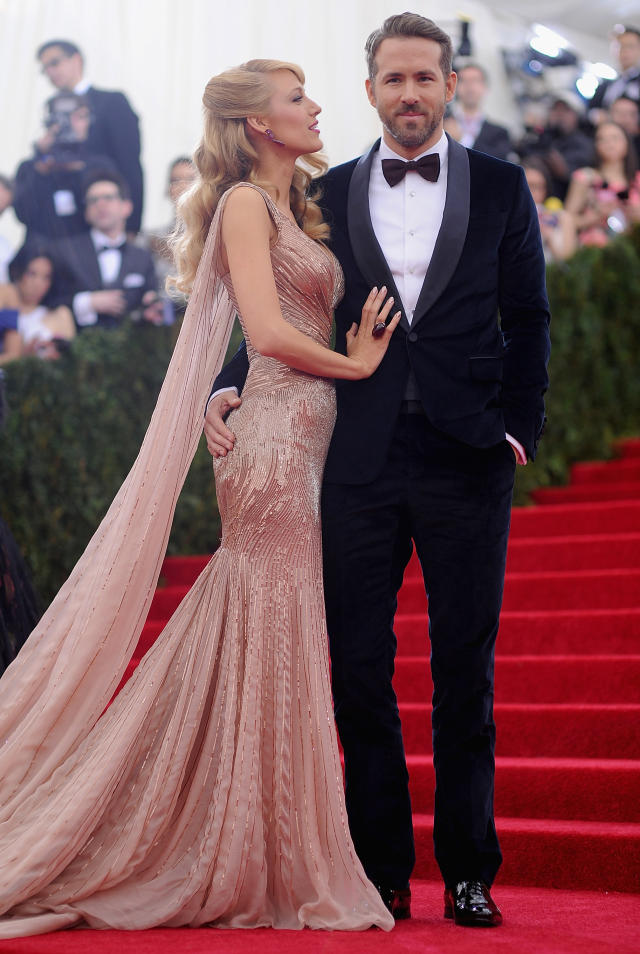 George Clooney and his girlfriend Stacy Keibler pose for the press  backstage at the 69th Golden Globe Awards, 201… | Golden globe award, Nice  dresses, Golden globes