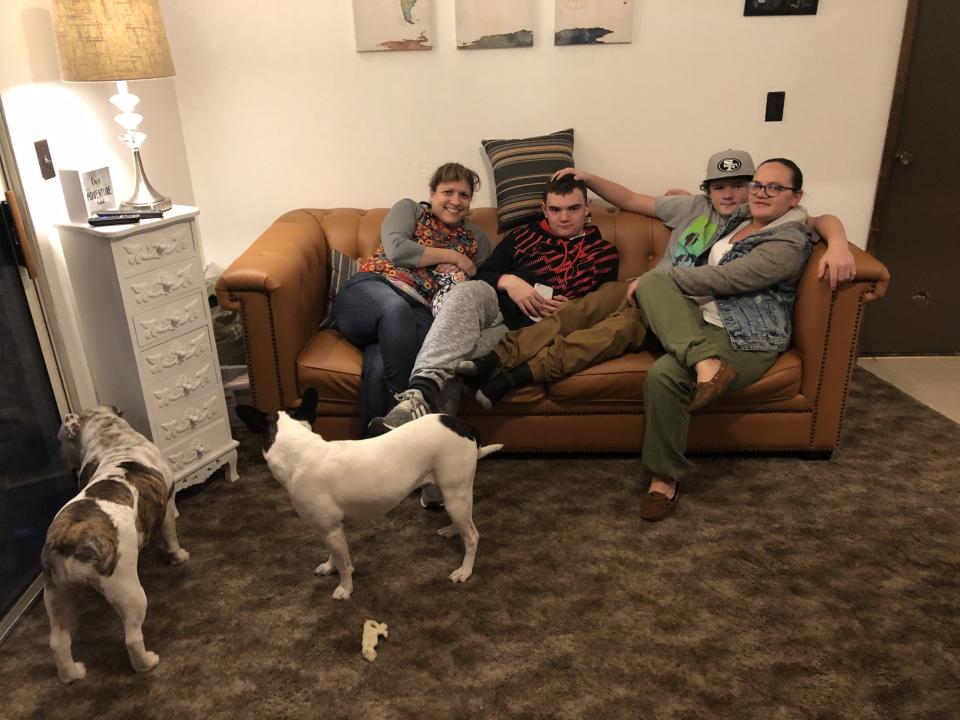 (From left) Stacy Hawley and Dexter, Braxton and Pamela Howell in the living room of their new rental, months after losing their house in the Camp fire. &mdash; Chico, Feb. 12 (Photo: Sarah Ruiz-Grossman/HuffPost )
