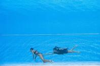 <p>Anita Alvarez ne respirait plus après sa performance lors de la finale de natation synchronisée solo libre, et a sombré dans le fond du bassin. Son entraîneure Andrea Fuentes s'est alors jetée à l'eau pour la secourir.</p>