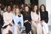 <p>Das mit dem Lächeln üben wir aber gleich noch mal! Sara Nuru, Aino Laberenz, Maria Dragus, Julia Malik und Nadine Warmuth in der Front Row bei Malaikarais. (Bild: ddp) </p>