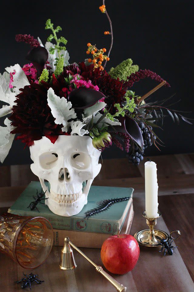 23) DIY Skull Centerpiece