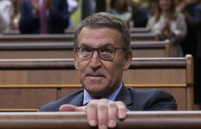 Alberto Núñez Feijóo toma asiento durante una sesión de investidura en el parlamento español en Madrid, España, el miércoles 27 de septiembre de 2023