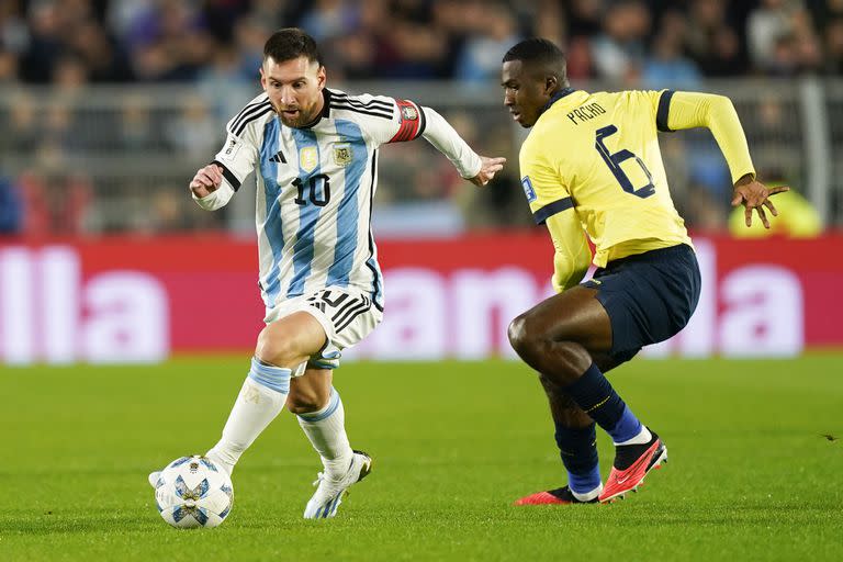 La lesión de Lionel Messi también preocupa a Lionel Scaloni; fue reemplazado ante Ecuador y no jugó contra Bolivia