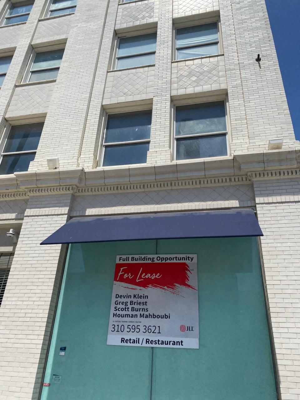 The empty Gap store, vacant for nearly two years. Photo by Deborah Belgum.