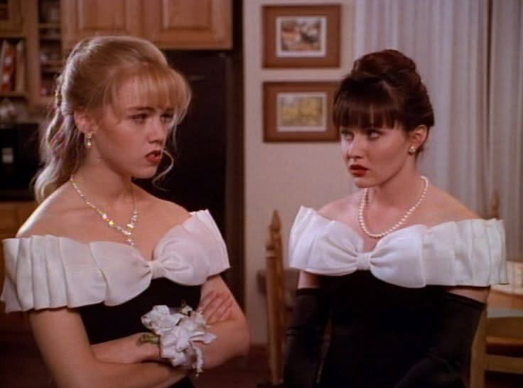 1990s: Jennie Garth and Shannen Doherty in <em>Beverly Hills 90210</em>. (Photo: Fox)