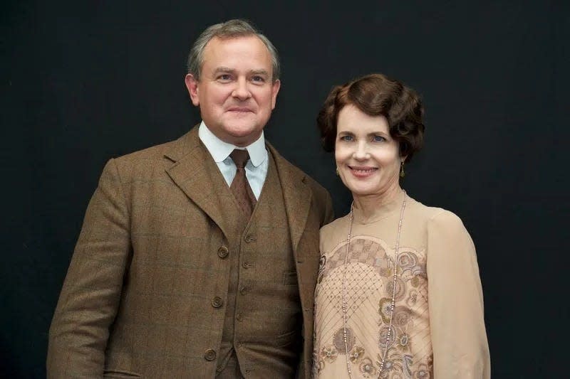 9) Elizabeth McGovern and Hugh Bonneville had been "married" before 'Downton.'