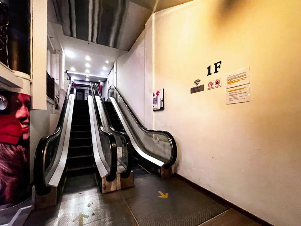 Rolltreppen im Hotel Calmo Chinatown.  - Copyright: Marielle Descalsota/Insider