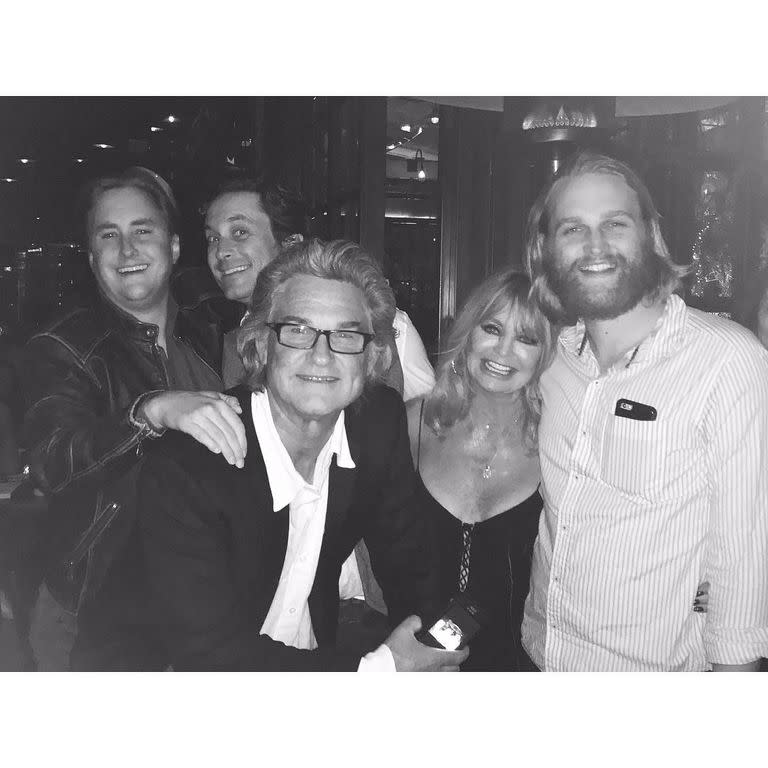 Boston Russell, Oliver Hudson, Kurt Russell, Goldie Hawn y Wyatt Russell