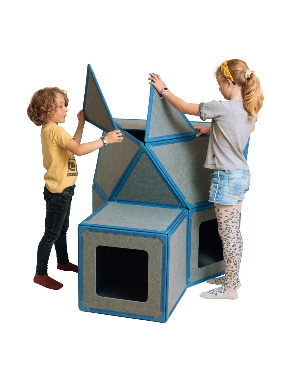 Superspace life-sized modular magnetic play space set