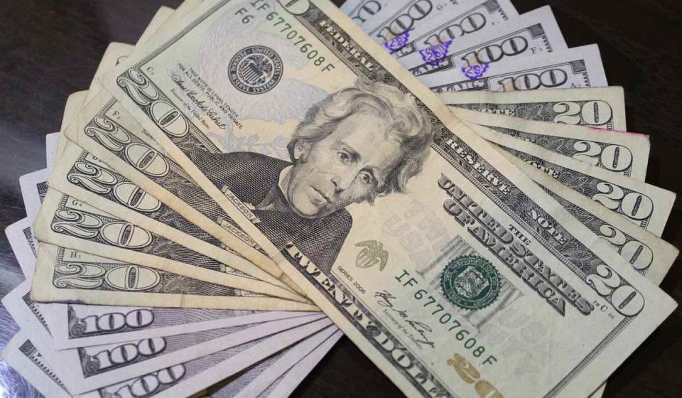 Dólar en Colombia vuelve a ser volátil y por ello es buen momento para invertir. Imagen de Waqar Hassan en Pixabay