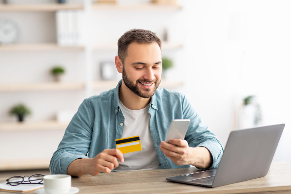 Aprende cómo lograr bonificaciones del 20%, 24 meses sin intereses y tarjetas regalo en Hot Sale. Foto: Getty Images. 