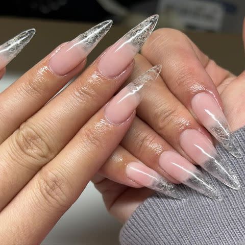 <p><a href="https://www.instagram.com/p/C1mqzOqL13M/" data-component="link" data-source="inlineLink" data-type="externalLink" data-ordinal="1">@nailsbyskyelinh</a></p>