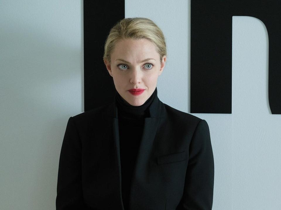 amanda seyfried as elizabeth holmes in the dropout