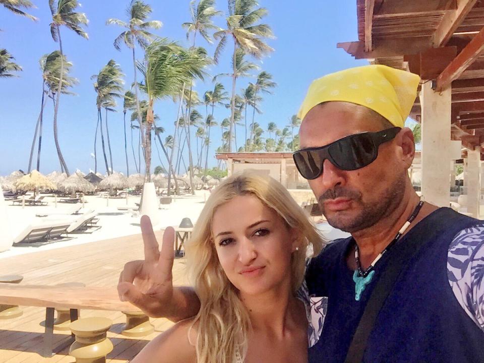 ‘El Tirri’ acompañó a su hija a Punta Cana, República Dominicana, en donde la joven posó para una producción fotográfica. “Se vienen unos días en el paraíso junto a mi amada hija, KATERINA”, escribió el primo de Tinelli en Twitter, el último viernes.