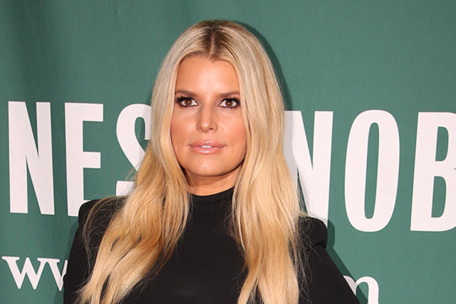 Jessica Simpson Does 'All-Green Everything' Ribbed Cardigan, Pants