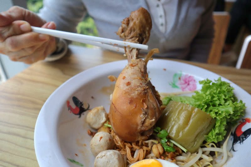 ZAAP Thai Noodles - chicken drumstick