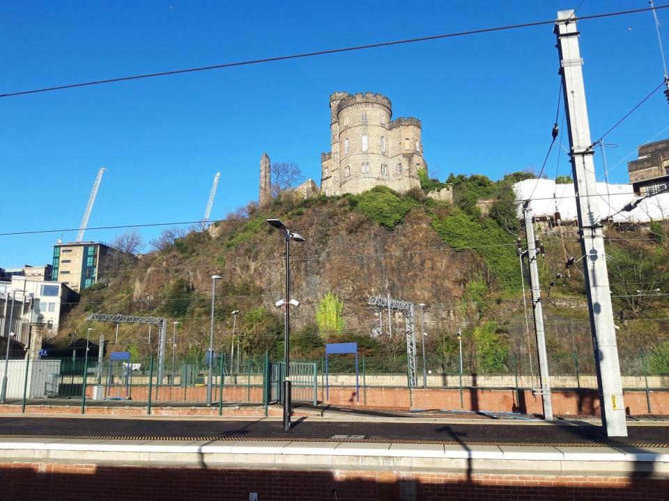 edinburgh train station