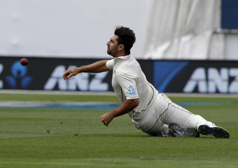 New Zealand's Colin de Grandhomme throws the ball at the stumps during play on day one of the first cricket test against Sri Lanka in Wellington, New Zealand, Saturday, Dec. 15, 2018. (AP Photo/Mark Baker)