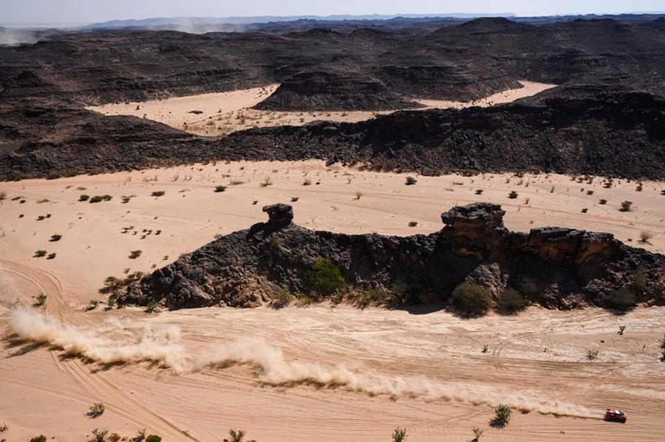 LoebDakar2022e.jpg