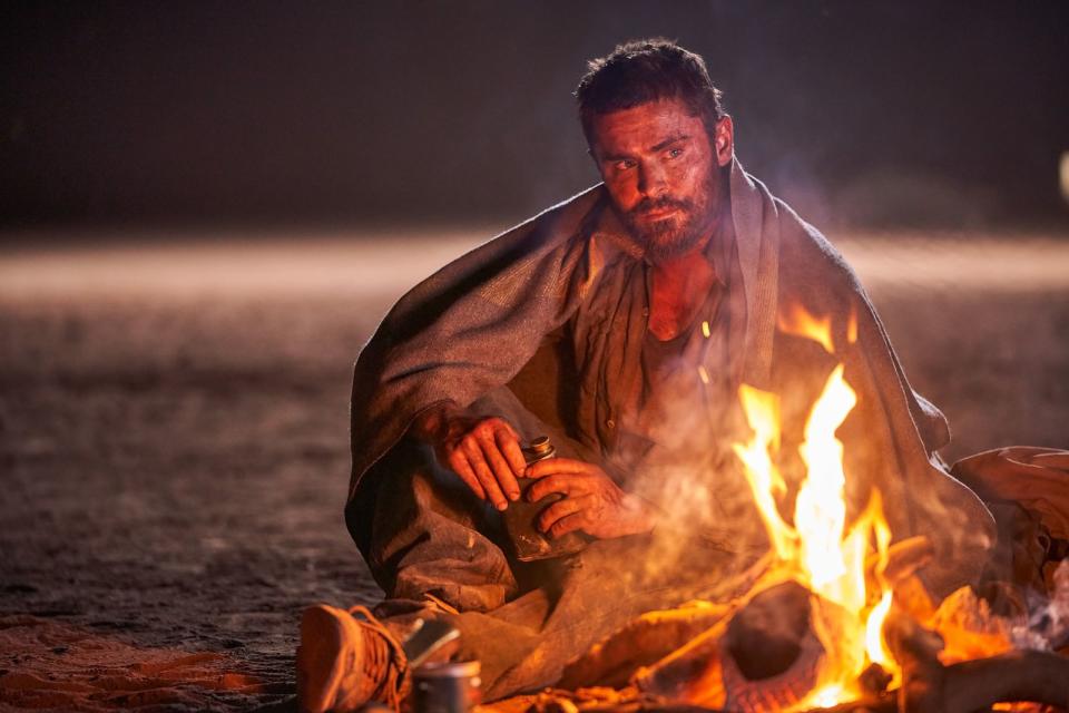 Zac Efron kämpft in dem Survival-Thriller "Gold - Im Rausch der Gier" ums Überleben in der australischen Wüste. (Bild: Leonine / Ian Routledge)