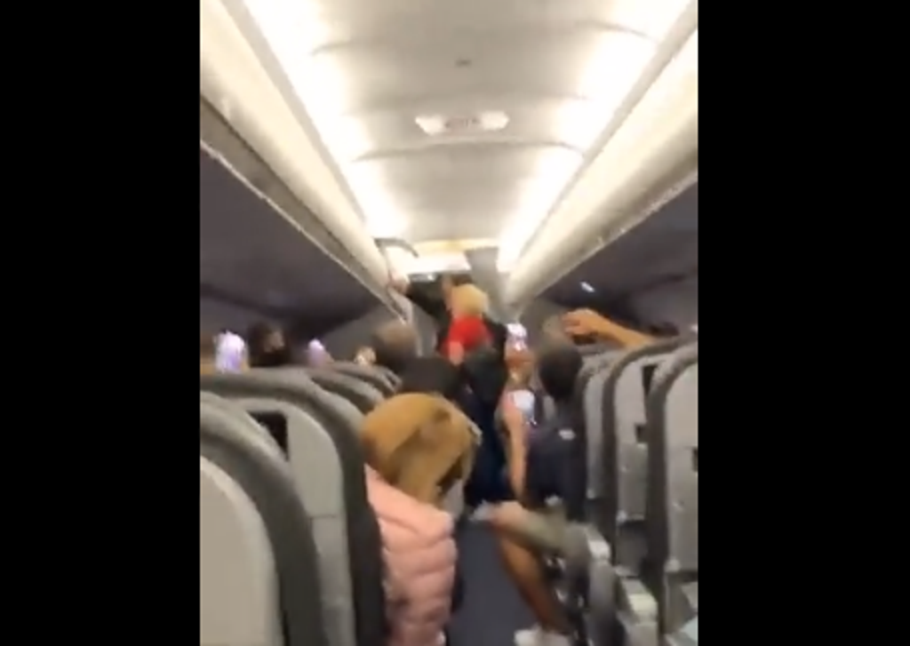 Shaky footage shows fellow passengers breaking out in song (@dreatrev/Instagram)
