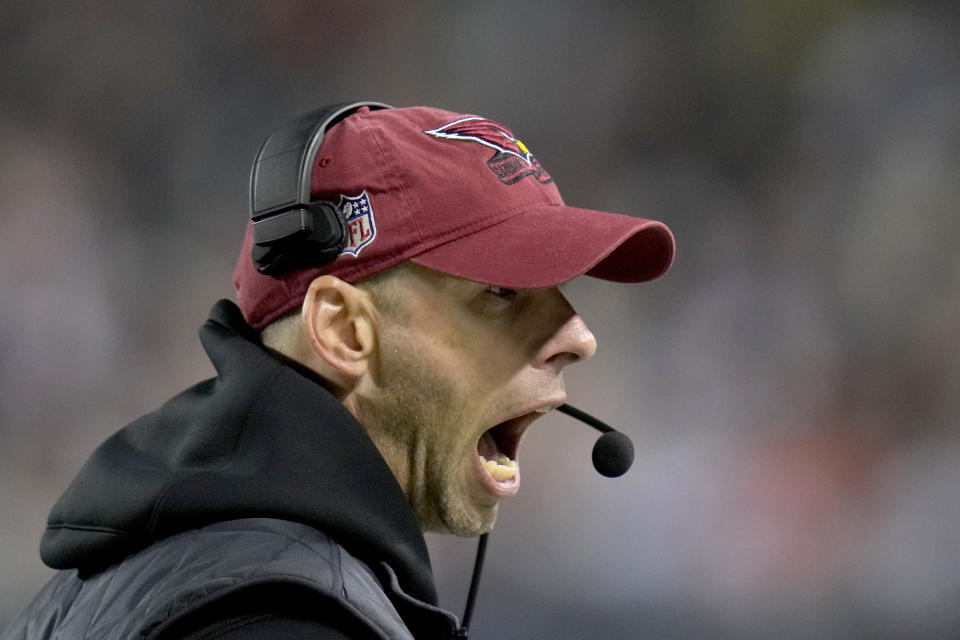 Arizona Cardinals head coach Jonathan Gannon yells out from the sidelines during the second half of an NFL football game against the Chicago Bears Sunday, Dec. 24, 2023, in Chicago. (AP Photo/Erin Hooley)