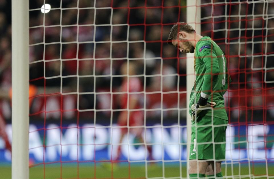 Manchester United's goalkeeper David de Gea reacts after Bayern's Arjen Robben scored his sides 3rd goal during the Champions League quarterfinal second leg soccer match between Bayern Munich and Manchester United in the Allianz Arena in Munich, Germany, Wednesday, April 9, 2014. (AP Photo/Matthias Schrader)