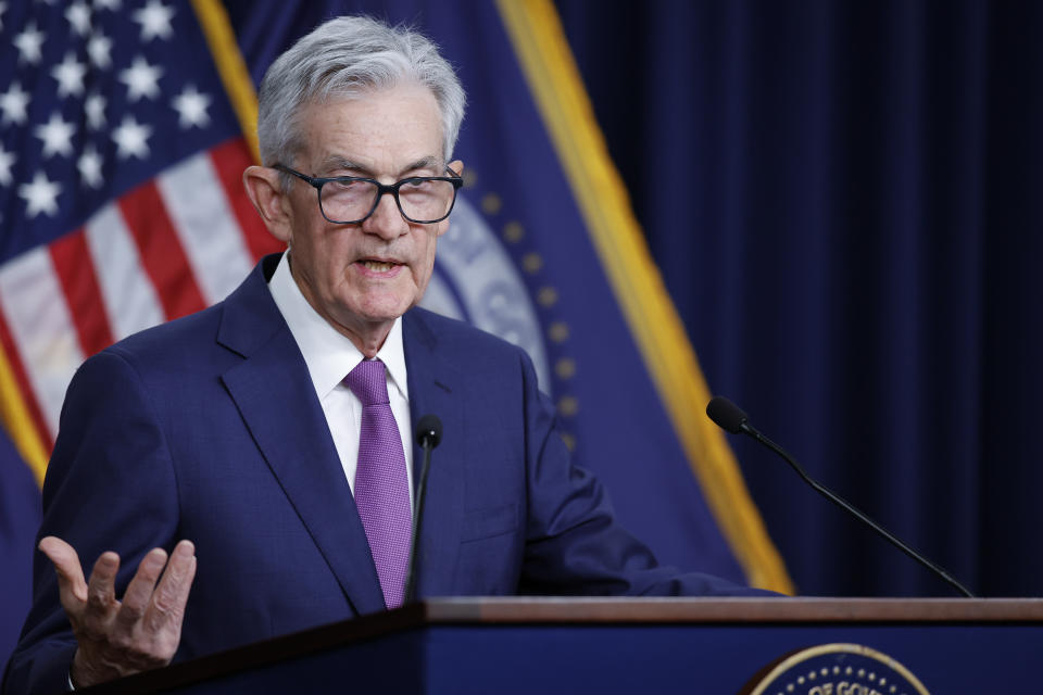 Ketua Federal Reserve AS Jerome Powell berbicara selama konferensi pers di kantor pusat Federal Reserve pada 31 Januari 2024, di Washington, D.C. (Anna Moneymaker/Getty Images)