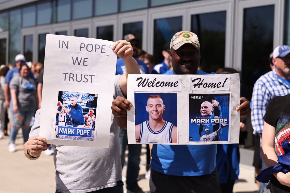 Fans came to Rupp Arena on Sunday ready to greet new head coach Mark Pope warmly before his introductory press conference.