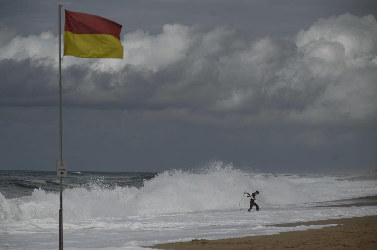 Un drapeau avertissant des eaux dangereuses à Hossegor, dans les Landes, le 7 septembre 2022. (photo d’illustration)