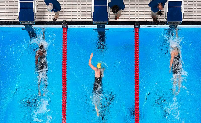 Simone Manuel (R) of the United States touches the wall to win gold in the women's 100m freestyle final, leaving Cate to finish in sixth place. Photo: Getty