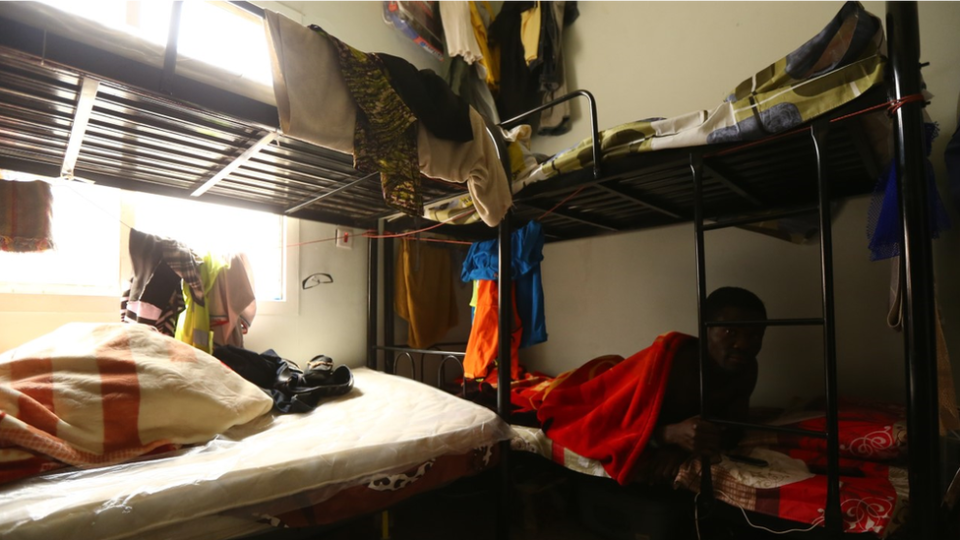 Vista interior de um acampamento para trabalhadores migrantes no Catar