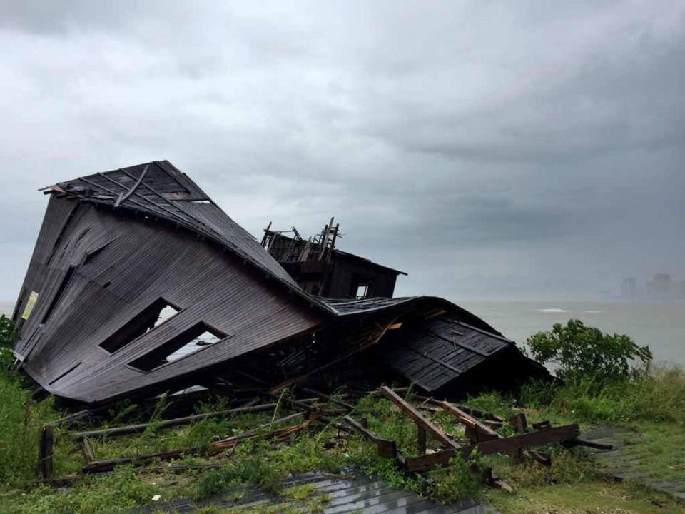 Typhoon Nida hits Hong Kong and southern China