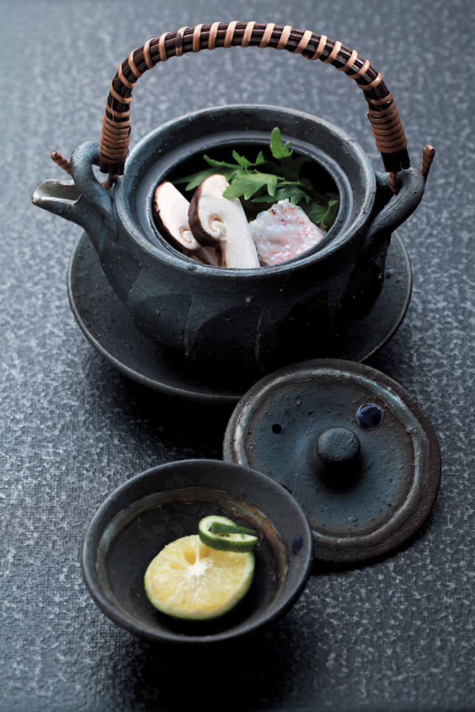 土瓶蒸（晚餐） 以秋之王樣食材松茸作主角，與方頭魚熬在高湯中，入口清香鮮味。