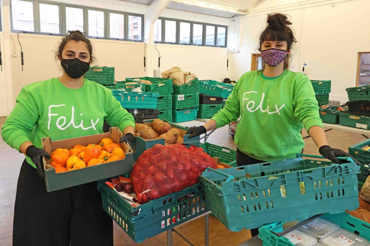 Half-term delivery: volunteers Melek Erdal and Melissa Hemsley at Concorde Youth Centre in Hackney: NIGEL HOWARD ©