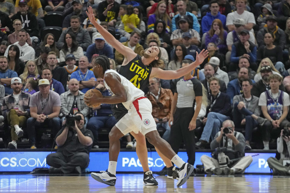Utah Jazz forward Kelly Olynyk (41) reacts before Los Angeles Clippers forward Kawhi Leonard, left, shoots during the first half of an NBA basketball game Friday, Oct. 27, 2023, in Salt Lake City. (AP Photo/Rick Bowmer)
