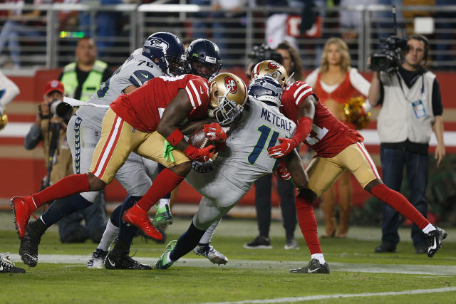 49ers' Jaquiski Tartt rips ball from Seattle's DK Metcalf on