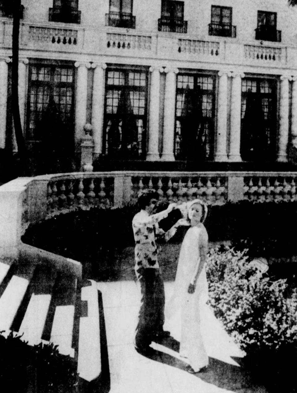 Gregory Hauptner does Susan Ford's hair in 1976 at The Breakers.