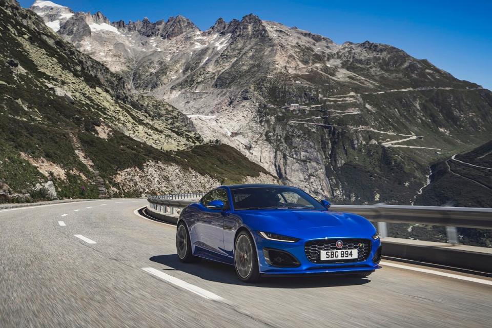 Jag_F-TYPE_R_21MY_Velocity_Blue_Reveal_Switzerland_02.12.19_06.jpg