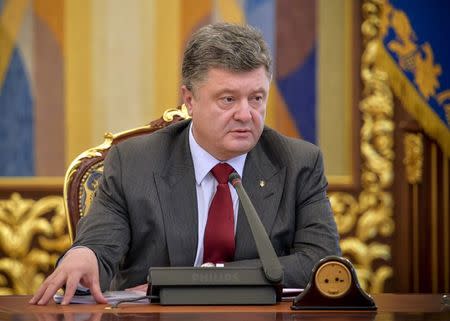 Ukrainian President Petro Poroshenko chairs a meeting in Kiev July 17, 2014. REUTERS/Mykola Lazarenko/Pool