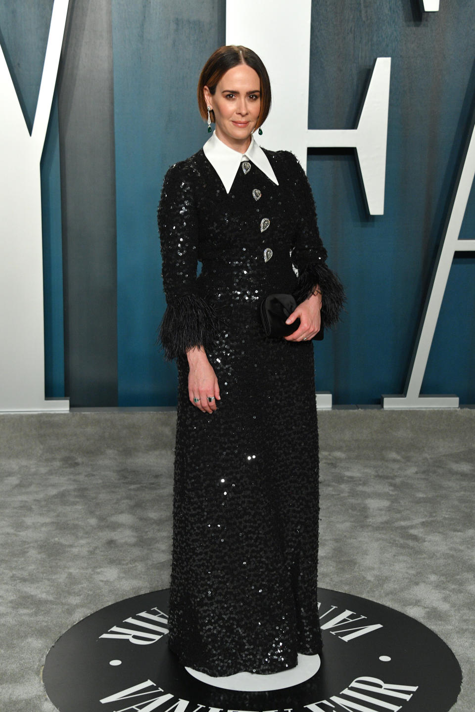 No nos convence el look de la actriz de 'Glass' (2019), que llevó vestido de Andrew GN, joyas de Neil Lane y <em>clutch de </em>Jimmy Choo. (Foto: George Pimentel / Getty Images)