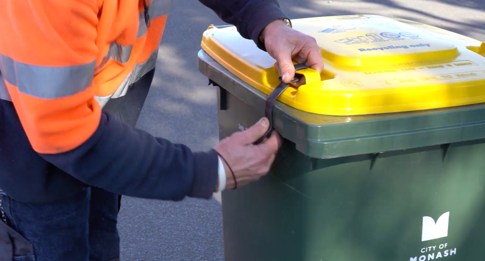 A garbage collector demonstrates how to use the latches. 