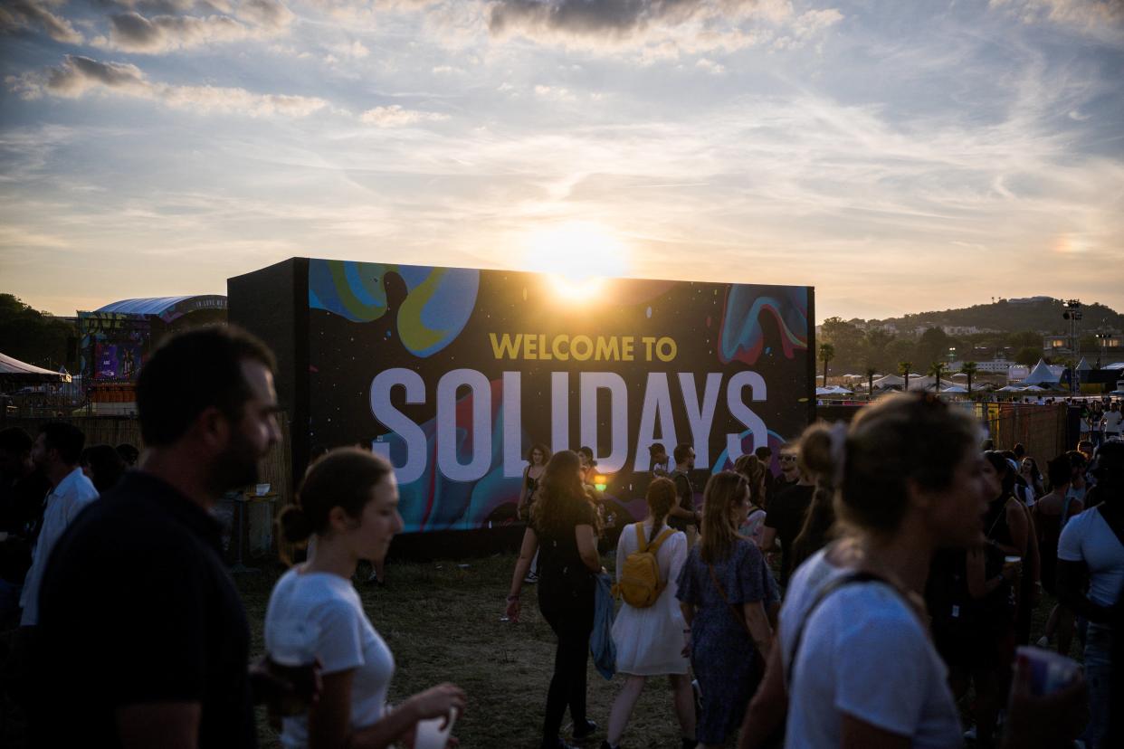 Des festivaliers lors de la 25e édition de Solidays, le 23 juin 2023. 