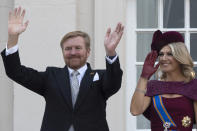 Dutch King Willem-Alexander and Queen Maxima wave from the balcony of royal palace Noordeinde in The Hague, Netherlands, Tuesday, Sept. 17, 2019, after a ceremony marking the opening of the parliamentary year with a speech by King Willem-Alexander outlining the government's budget plans for the year ahead. (AP Photo/Peter Dejong)