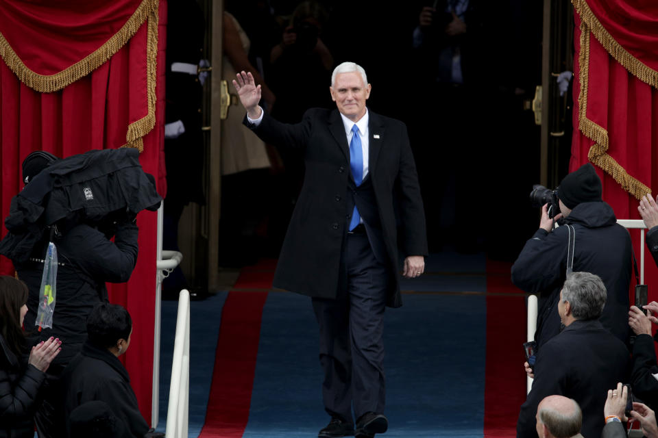 Mike Pence al entrar a la ceremonia de toma de posesión de 2017, en la que el asumió la vicepresidencia. (Photo by Alex Wong/Getty Images)